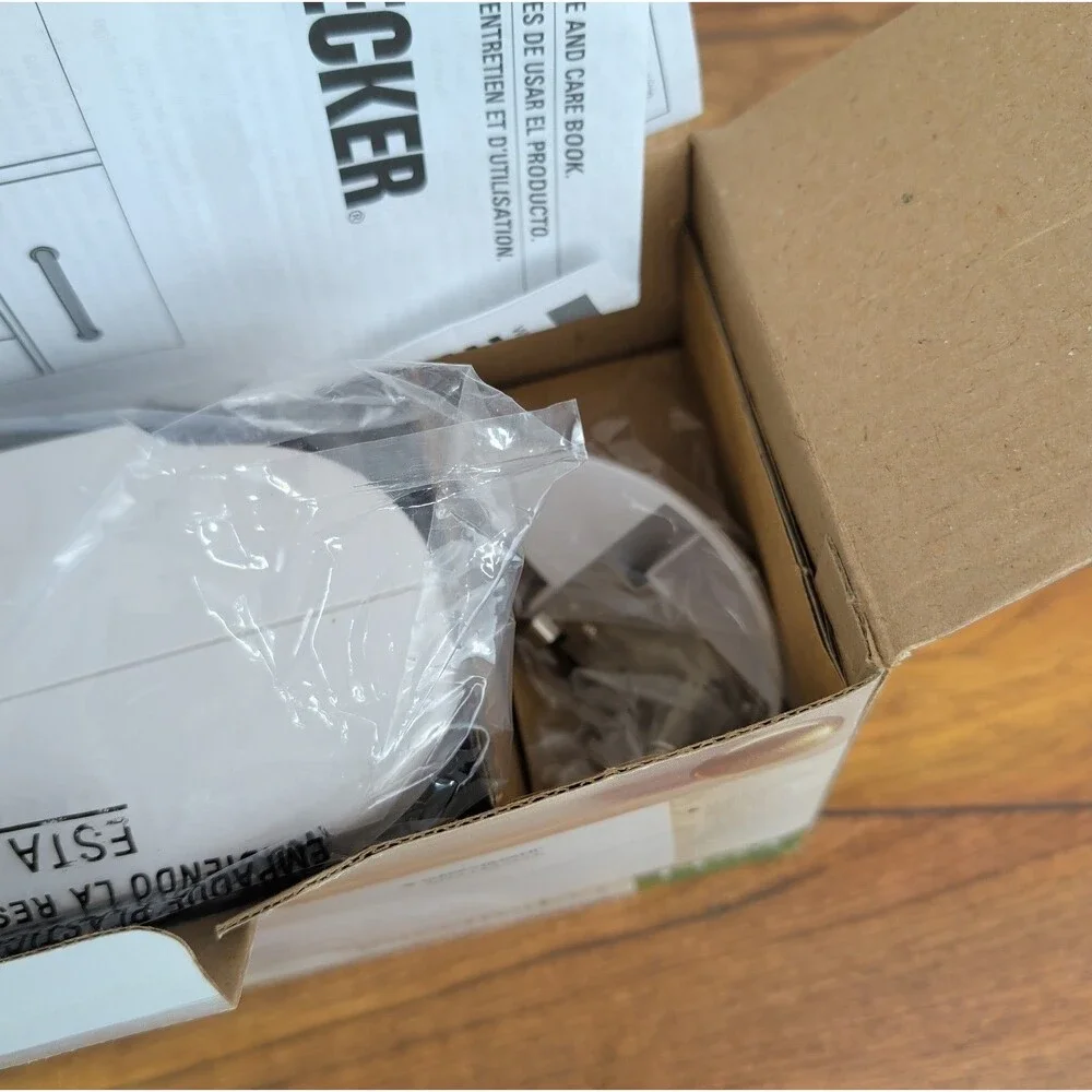 Black & Decker SpaceMaker Under Cabinet Auto Can Opener EC75 White Open Box NEW!
